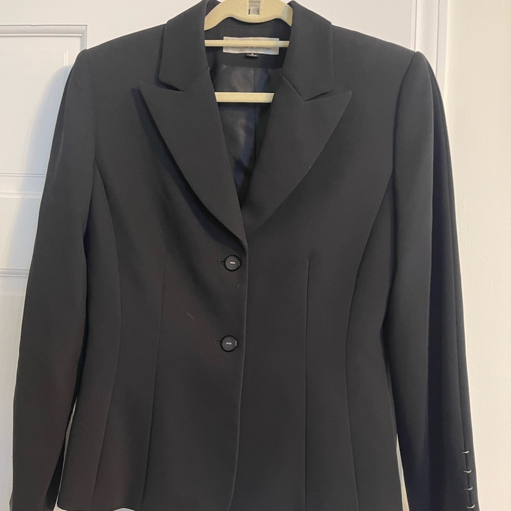 Black fitted blazer